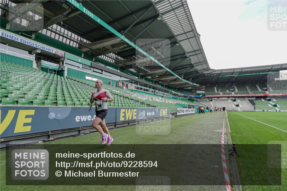05.10.2025 - 20. swb-Marathon Bremen Michael Burmester http://msf.ph/oto/9228594 05.10.2025 12:33:37 Laufen im Stadion 121, 218, 307, 363, 369, 474, 838, 850, 900, 1070, 1338, 1360, 1372, 1494, 1617, 1889, 1913, 1928, 2000, 2267, 4251, 5640, 6957, 6984, 7259, 8550, 8582, 9046, 650, 746, 1494, 2033, 2682 meine-sportfotos.de