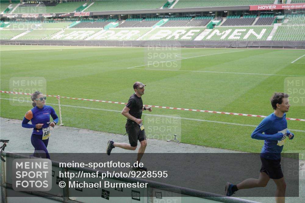 05.10.2025 - 20. swb-Marathon Bremen Michael Burmester http://msf.ph/oto/9228595 05.10.2025 10:26:34 Laufen im Stadion 8000, 9009, 9170, 9202, 9250, 9285, 9290, 9396, 9400, 9411, 9545, 9590, 9878, 9897, 9921, 9960, 9963, 10044, 10045, 10053, 10090, 10304, 10431, 10447, 10559, 10624, 10633, 10649, 10682, 10773, 10780, 10816, 10823, 10851, 11362, 11488, 11585, 11617, 11648, 11714, 11715, 9006, 9361, 9614, 9849, 9865, 9884, 9919, 10306, 10348, 10474, 10554, 10666, 10961, 11178, 11316, 11346, 11422, 11666, 11745 meine-sportfotos.de