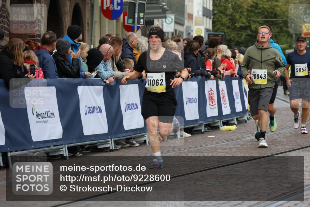 05.10.2025 - 20. swb-Marathon Bremen Strokosch-Dieckow http://msf.ph/oto/9228600 05.10.2025 10:50:39 Ziel 9230, 9299, 9578, 9658, 9742, 9832, 9969, 9986, 10043, 10251, 10279, 10479, 11062, 11451, 11466, 11543, 11661 meine-sportfotos.de