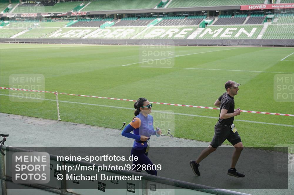 05.10.2025 - 20. swb-Marathon Bremen Michael Burmester http://msf.ph/oto/9228609 05.10.2025 10:26:34 Laufen im Stadion 8000, 9009, 9170, 9202, 9250, 9285, 9290, 9396, 9400, 9411, 9545, 9590, 9878, 9897, 9921, 9960, 9963, 10044, 10045, 10053, 10090, 10304, 10431, 10447, 10559, 10624, 10633, 10649, 10682, 10773, 10780, 10816, 10823, 10851, 11362, 11488, 11585, 11617, 11648, 11714, 11715, 9006, 9361, 9614, 9849, 9865, 9884, 9919, 10306, 10348, 10474, 10554, 10666, 10961, 11178, 11316, 11346, 11422, 11666, 11745 meine-sportfotos.de