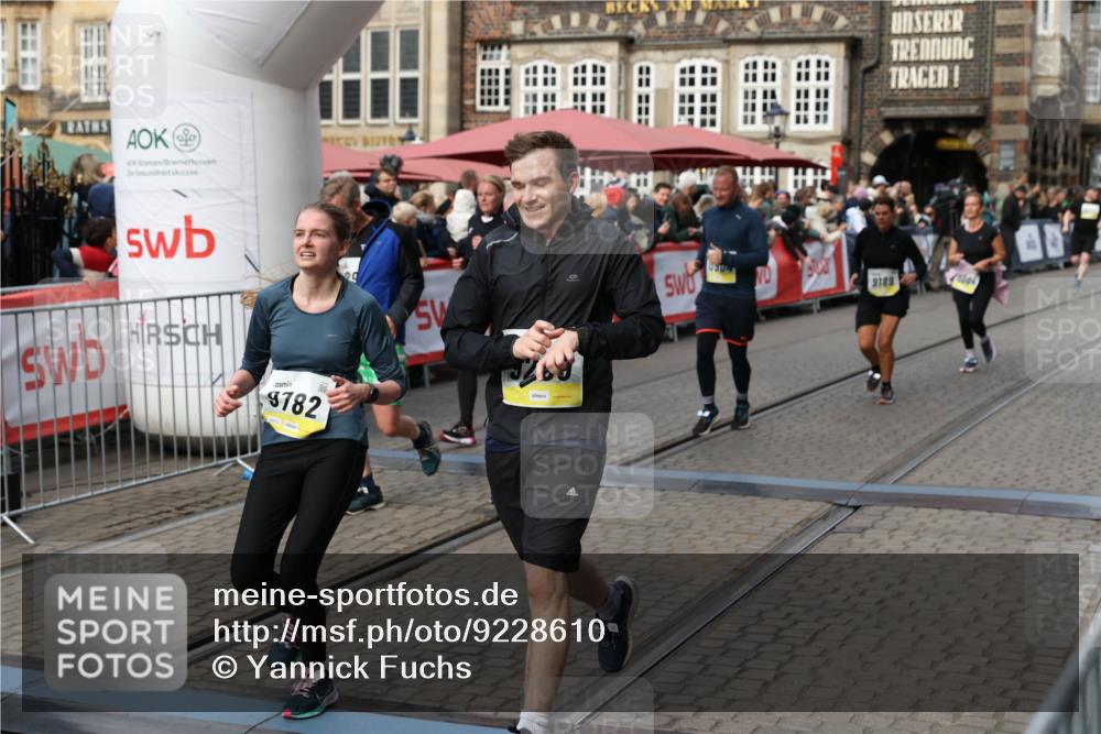 05.10.2025 - 20. swb-Marathon Bremen Yannick Fuchs http://msf.ph/oto/9228610 05.10.2025 11:01:51 Ziel 9189, 9269, 9294, 9432, 9782, 10004, 10026, 10370, 10562, 10903, 10904, 11463, 11732, 11733 meine-sportfotos.de