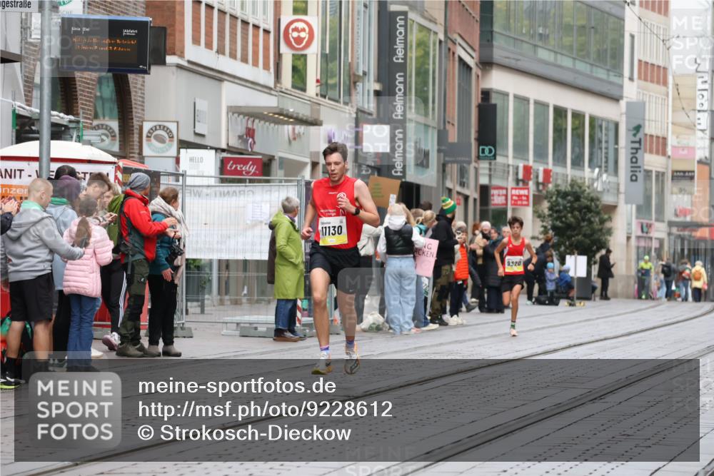 05.10.2025 - 20. swb-Marathon Bremen Strokosch-Dieckow http://msf.ph/oto/9228612 05.10.2025 10:33:28 Ziel 9320, 11130, 9320, 11130 meine-sportfotos.de