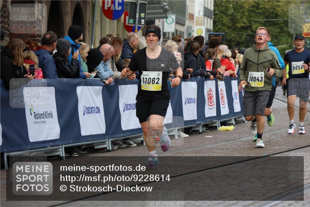 05.10.2025 - 20. swb-Marathon Bremen Strokosch-Dieckow http://msf.ph/oto/9228614 05.10.2025 10:50:39 Ziel 9230, 9299, 9578, 9658, 9742, 9832, 9969, 9986, 10043, 10251, 10279, 10479, 11062, 11451, 11466, 11543, 11661 meine-sportfotos.de