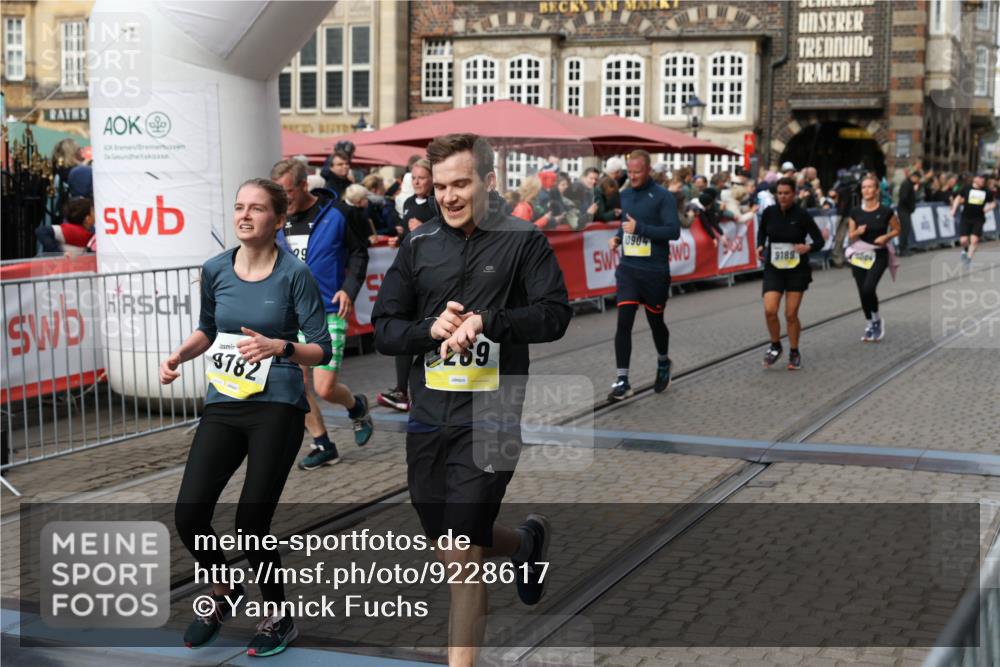 05.10.2025 - 20. swb-Marathon Bremen Yannick Fuchs http://msf.ph/oto/9228617 05.10.2025 11:01:51 Ziel 9189, 9269, 9294, 9432, 9782, 10004, 10026, 10370, 10562, 10903, 10904, 11463, 11732, 11733 meine-sportfotos.de