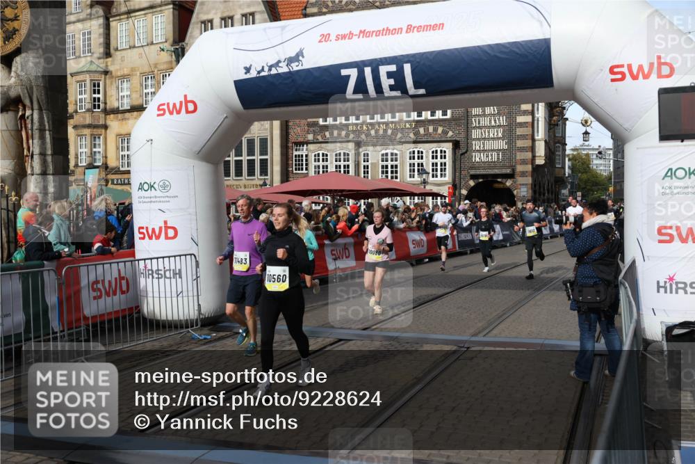 05.10.2025 - 20. swb-Marathon Bremen Yannick Fuchs http://msf.ph/oto/9228624 05.10.2025 10:59:00 Ziel 9349, 9518, 9542, 10080, 10263, 10560, 10561, 11290, 11483, 11612, 11651 meine-sportfotos.de