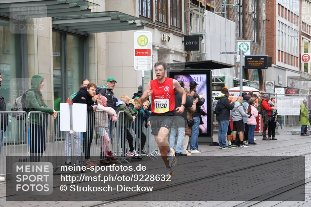 05.10.2025 - 20. swb-Marathon Bremen Strokosch-Dieckow http://msf.ph/oto/9228632 05.10.2025 10:33:32 Ziel 9320, 11130, 9320, 11130 meine-sportfotos.de