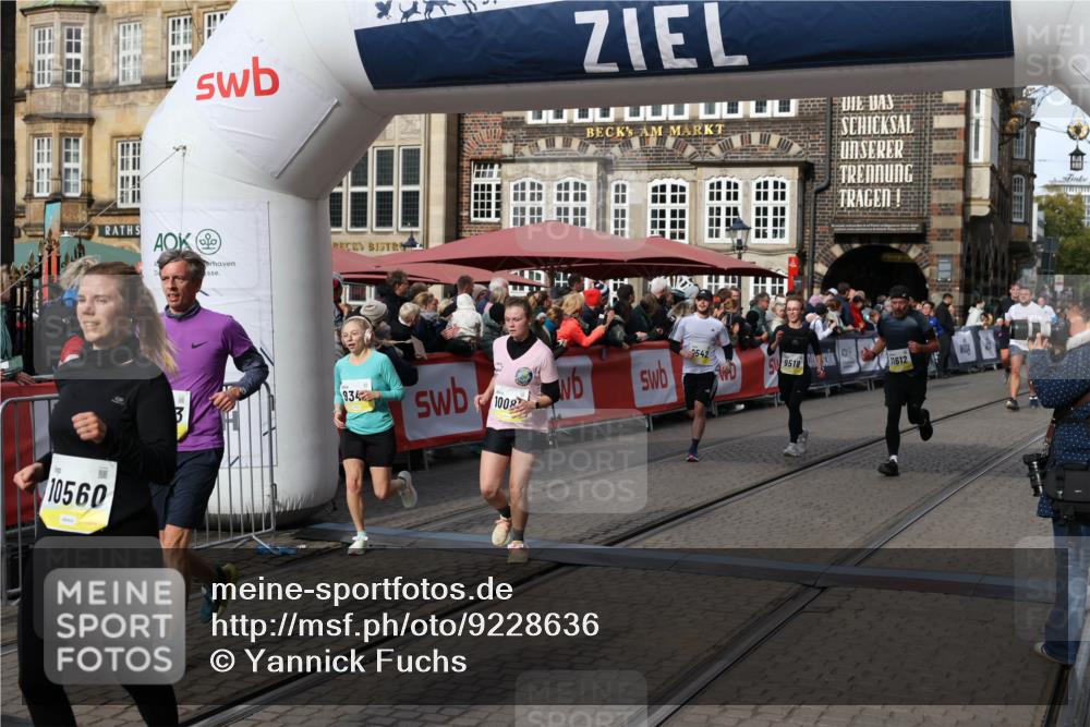 05.10.2025 - 20. swb-Marathon Bremen Yannick Fuchs http://msf.ph/oto/9228636 05.10.2025 10:59:01 Ziel 9349, 9518, 9542, 9601, 10080, 10263, 10560, 11290, 11483, 11612, 11651 meine-sportfotos.de