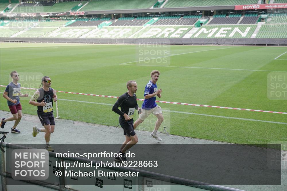 05.10.2025 - 20. swb-Marathon Bremen Michael Burmester http://msf.ph/oto/9228663 05.10.2025 10:26:41 Laufen im Stadion 8000, 9009, 9202, 9250, 9285, 9290, 9362, 9396, 9400, 9411, 9545, 9590, 9678, 9876, 9878, 9897, 9921, 9960, 9963, 10044, 10045, 10053, 10090, 10091, 10092, 10277, 10304, 10351, 10411, 10431, 10447, 10624, 10633, 10649, 10682, 10773, 10792, 10816, 10823, 10851, 11362, 11488, 11585, 11645, 11648, 11683, 11714, 11715, 9170, 9865, 9884, 9919, 10348, 10474, 10554, 10559, 10780, 10961, 11178, 11346, 11422, 11617, 11666 meine-sportfotos.de