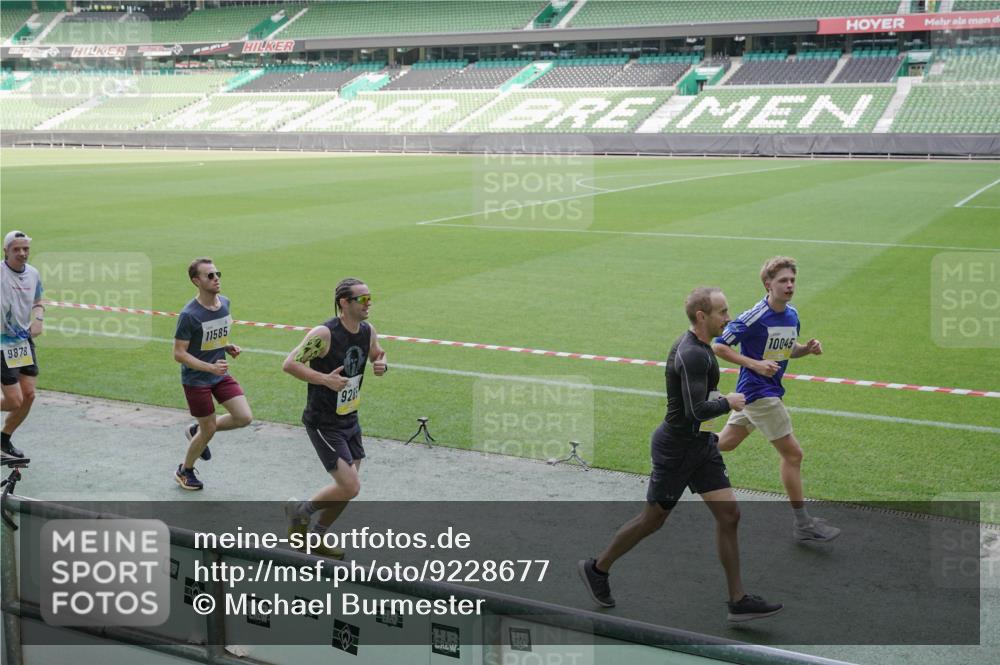 05.10.2025 - 20. swb-Marathon Bremen Michael Burmester http://msf.ph/oto/9228677 05.10.2025 10:26:42 Laufen im Stadion 8000, 9009, 9202, 9250, 9285, 9290, 9362, 9396, 9400, 9411, 9545, 9590, 9678, 9876, 9878, 9885, 9897, 9921, 9960, 9963, 10044, 10045, 10053, 10090, 10091, 10092, 10277, 10304, 10351, 10411, 10431, 10447, 10568, 10624, 10633, 10649, 10682, 10773, 10792, 10816, 10823, 10851, 11362, 11488, 11585, 11645, 11648, 11683, 11714, 11715, 9170, 9865, 9884, 9919, 10348, 10554, 10559, 10780, 10961, 11178, 11346, 11422, 11617, 11666 meine-sportfotos.de