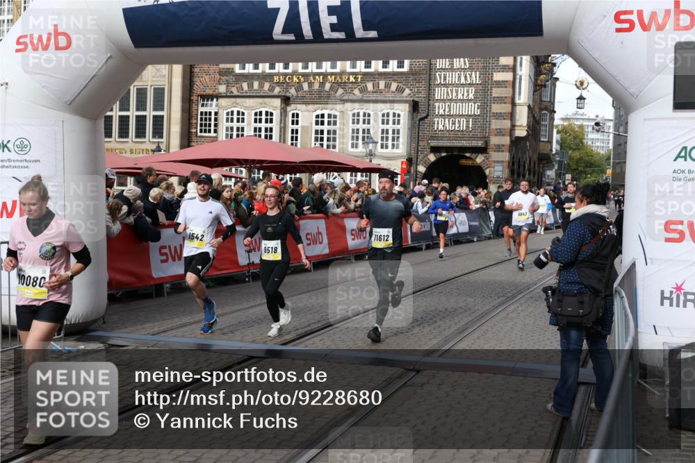 05.10.2025 - 20. swb-Marathon Bremen Yannick Fuchs http://msf.ph/oto/9228680 05.10.2025 10:59:02 Ziel 9349, 9518, 9542, 9601, 10080, 10263, 10560, 11290, 11483, 11612 meine-sportfotos.de