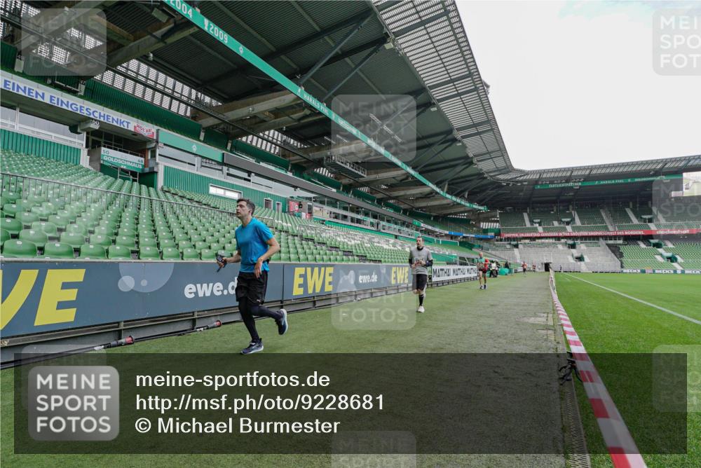 05.10.2025 - 20. swb-Marathon Bremen Michael Burmester http://msf.ph/oto/9228681 05.10.2025 12:34:34 Laufen im Stadion 328, 838, 870, 925, 993, 1034, 1221, 1338, 1339, 1444, 2151, 3552, 5608, 6927, 6984, 7442, 474, 838, 900, 1360, 5640, 8550, 9046 meine-sportfotos.de