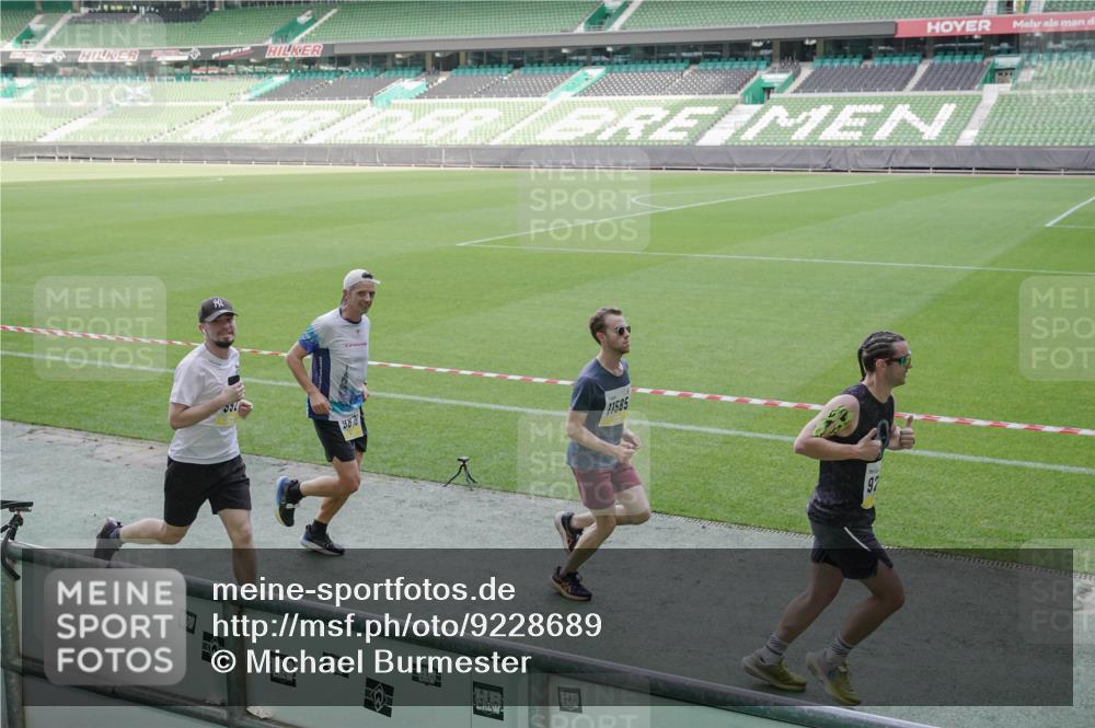 05.10.2025 - 20. swb-Marathon Bremen Michael Burmester http://msf.ph/oto/9228689 05.10.2025 10:26:43 Laufen im Stadion 8000, 9009, 9202, 9250, 9270, 9285, 9290, 9351, 9362, 9396, 9400, 9411, 9545, 9590, 9678, 9876, 9878, 9885, 9897, 9921, 9960, 9963, 10044, 10045, 10053, 10090, 10091, 10092, 10277, 10304, 10351, 10411, 10431, 10447, 10568, 10624, 10633, 10649, 10682, 10773, 10792, 10816, 10823, 10851, 11362, 11488, 11585, 11645, 11648, 11683, 11714, 11715, 9170, 9865, 9884, 10348, 10554, 10559, 10780, 10961, 11178, 11422, 11617, 11666 meine-sportfotos.de
