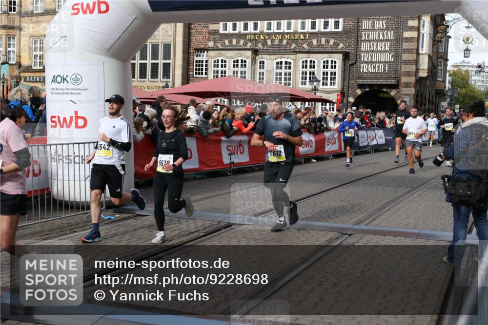 05.10.2025 - 20. swb-Marathon Bremen Yannick Fuchs http://msf.ph/oto/9228698 05.10.2025 10:59:03 Ziel 9349, 9518, 9542, 9601, 9847, 9977, 10080, 10560, 10588, 11290, 11483, 11612 meine-sportfotos.de