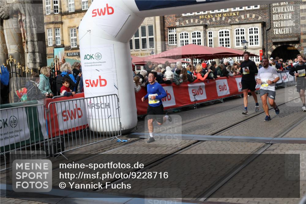 05.10.2025 - 20. swb-Marathon Bremen Yannick Fuchs http://msf.ph/oto/9228716 05.10.2025 10:59:05 Ziel 9349, 9518, 9542, 9601, 9847, 9977, 10080, 10560, 10588, 11483, 11612 meine-sportfotos.de