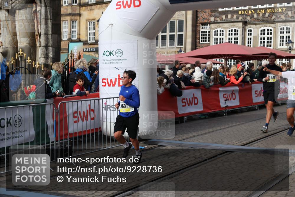 05.10.2025 - 20. swb-Marathon Bremen Yannick Fuchs http://msf.ph/oto/9228736 05.10.2025 10:59:05 Ziel 9349, 9518, 9542, 9601, 9847, 9977, 10080, 10560, 10588, 11483, 11612 meine-sportfotos.de