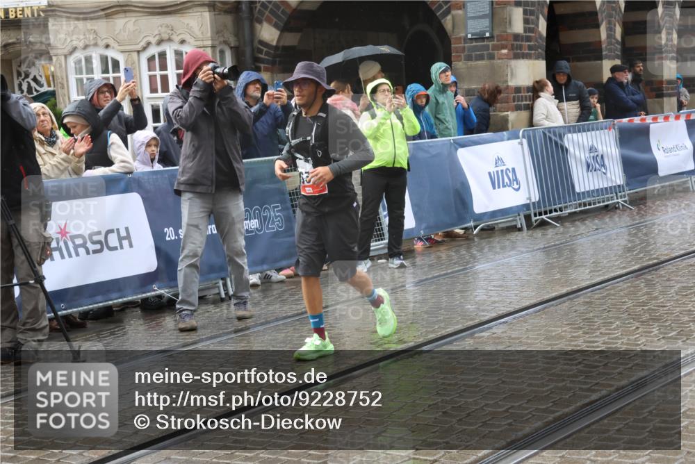 05.10.2025 - 20. swb-Marathon Bremen Strokosch-Dieckow http://msf.ph/oto/9228752 05.10.2025 14:58:26 Ziel 63 meine-sportfotos.de