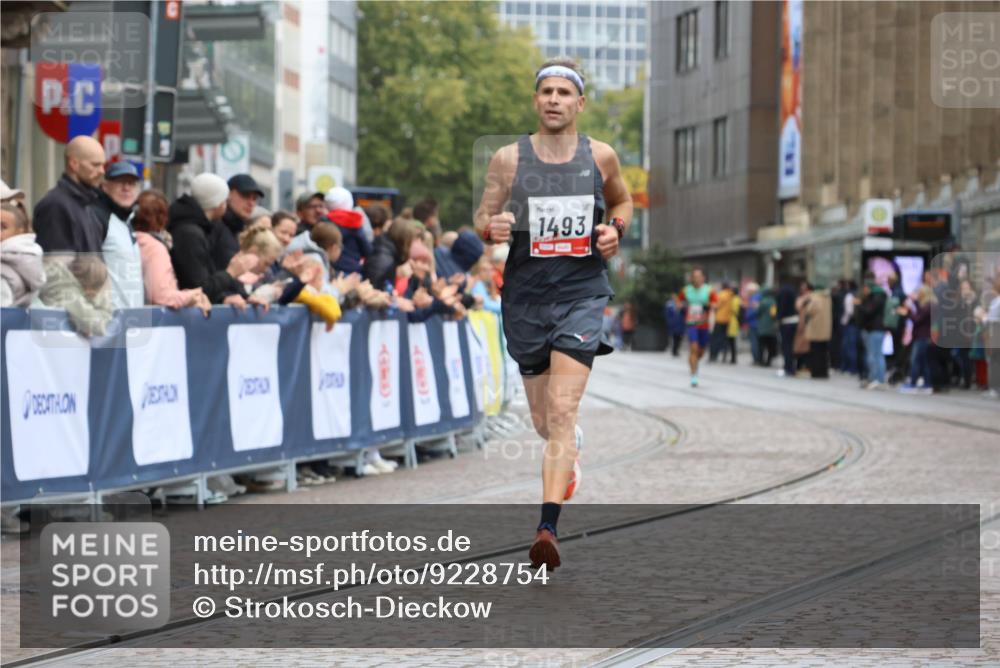 05.10.2025 - 20. swb-Marathon Bremen Strokosch-Dieckow http://msf.ph/oto/9228754 05.10.2025 12:26:49 Ziel 1493 meine-sportfotos.de