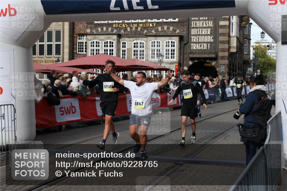 05.10.2025 - 20. swb-Marathon Bremen Yannick Fuchs http://msf.ph/oto/9228765 05.10.2025 10:59:06 Ziel 9349, 9518, 9542, 9601, 9847, 9977, 10080, 10357, 10560, 10588, 11483, 11612 meine-sportfotos.de