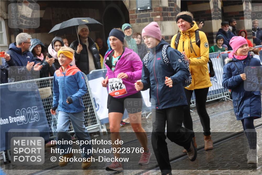 05.10.2025 - 20. swb-Marathon Bremen Strokosch-Dieckow http://msf.ph/oto/9228766 05.10.2025 14:59:06 Ziel 1442 meine-sportfotos.de