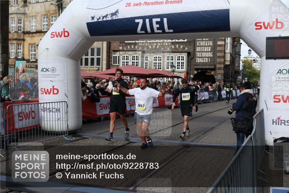 05.10.2025 - 20. swb-Marathon Bremen Yannick Fuchs http://msf.ph/oto/9228783 05.10.2025 10:59:06 Ziel 9349, 9518, 9542, 9601, 9847, 9977, 10080, 10357, 10560, 10588, 11483, 11612 meine-sportfotos.de