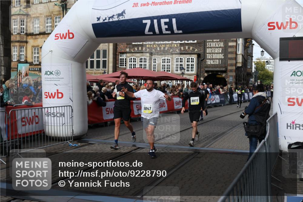 05.10.2025 - 20. swb-Marathon Bremen Yannick Fuchs http://msf.ph/oto/9228790 05.10.2025 10:59:07 Ziel 9349, 9518, 9542, 9601, 9847, 9977, 10080, 10357, 10588, 10607, 11612 meine-sportfotos.de