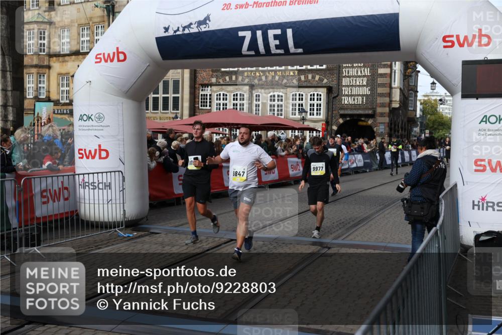 05.10.2025 - 20. swb-Marathon Bremen Yannick Fuchs http://msf.ph/oto/9228803 05.10.2025 10:59:07 Ziel 9349, 9518, 9542, 9601, 9847, 9977, 10080, 10357, 10588, 10607, 11612 meine-sportfotos.de