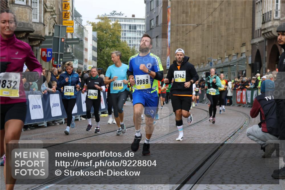 05.10.2025 - 20. swb-Marathon Bremen Strokosch-Dieckow http://msf.ph/oto/9228804 05.10.2025 10:50:46 Ziel 7733, 9230, 9251, 9277, 9658, 9715, 9742, 9832, 9888, 9966, 9969, 9975, 10043, 10224, 10279, 10479, 10689, 11220, 11451, 11543, 11661 meine-sportfotos.de