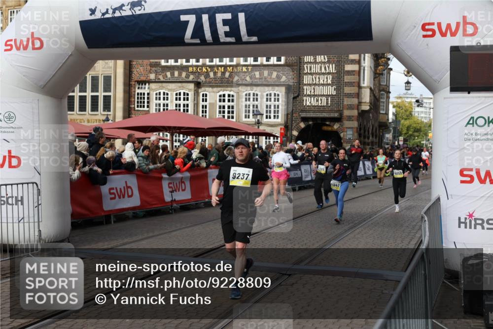 05.10.2025 - 20. swb-Marathon Bremen Yannick Fuchs http://msf.ph/oto/9228809 05.10.2025 11:01:58 Ziel 9189, 9237, 9365, 9655, 10004, 10558, 10903, 10904, 11647 meine-sportfotos.de