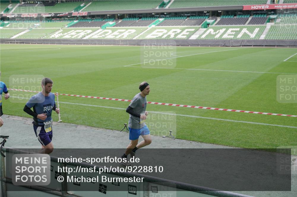 05.10.2025 - 20. swb-Marathon Bremen Michael Burmester http://msf.ph/oto/9228810 05.10.2025 10:26:54 Laufen im Stadion 28, 9009, 9202, 9250, 9270, 9285, 9290, 9351, 9362, 9396, 9400, 9411, 9545, 9590, 9678, 9876, 9878, 9885, 9897, 9921, 9960, 9961, 10045, 10053, 10090, 10091, 10092, 10277, 10351, 10411, 10431, 10447, 10568, 10633, 10634, 10649, 10682, 10750, 10773, 10792, 10823, 10898, 11362, 11585, 11645, 11648, 11683, 11714, 11715, 8000, 9170, 9963, 10044, 10304, 10559, 10624, 10780, 10816, 10851, 11488, 11617 meine-sportfotos.de