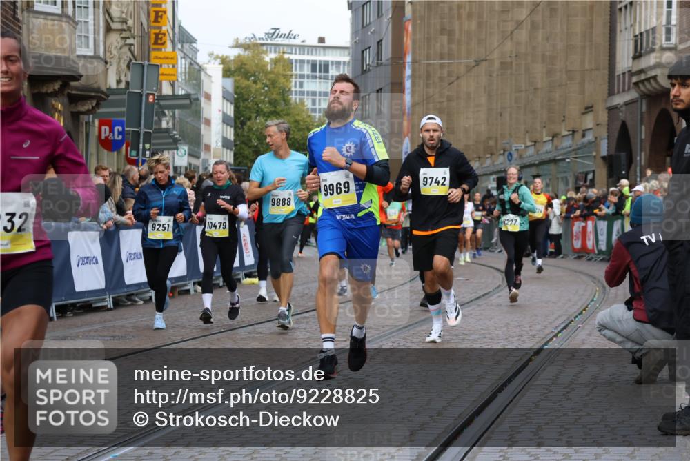 05.10.2025 - 20. swb-Marathon Bremen Strokosch-Dieckow http://msf.ph/oto/9228825 05.10.2025 10:50:46 Ziel 7733, 9230, 9251, 9277, 9658, 9715, 9742, 9832, 9888, 9966, 9969, 9975, 10043, 10224, 10279, 10479, 10689, 11220, 11451, 11543, 11661 meine-sportfotos.de