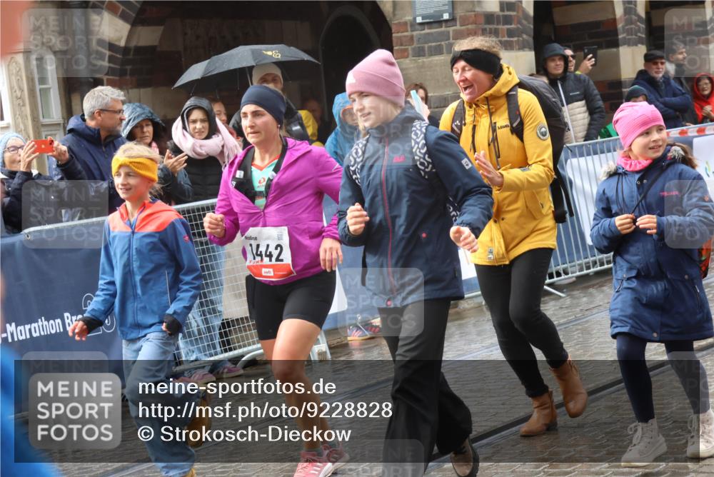 05.10.2025 - 20. swb-Marathon Bremen Strokosch-Dieckow http://msf.ph/oto/9228828 05.10.2025 14:59:06 Ziel 1442 meine-sportfotos.de