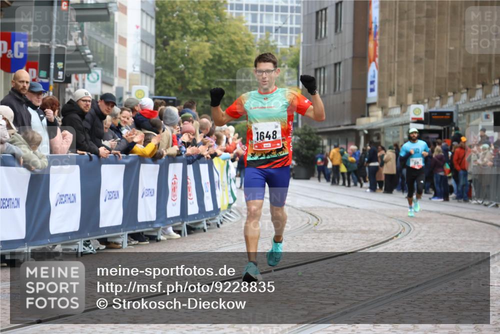 05.10.2025 - 20. swb-Marathon Bremen Strokosch-Dieckow http://msf.ph/oto/9228835 05.10.2025 12:27:08 Ziel 1648 meine-sportfotos.de