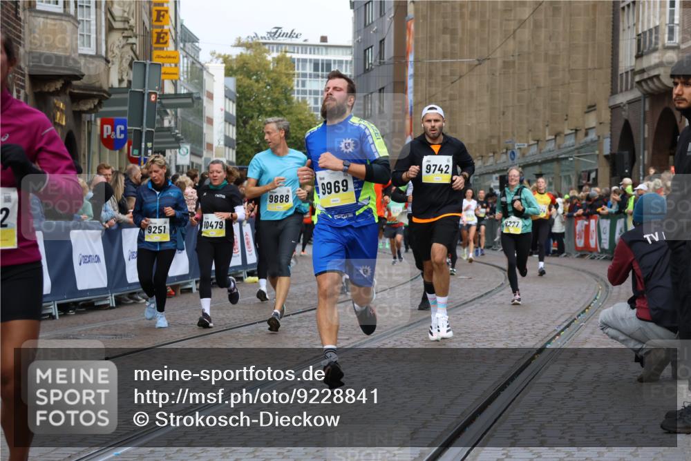 05.10.2025 - 20. swb-Marathon Bremen Strokosch-Dieckow http://msf.ph/oto/9228841 05.10.2025 10:50:46 Ziel 7733, 9230, 9251, 9277, 9658, 9715, 9742, 9832, 9888, 9966, 9969, 9975, 10043, 10224, 10279, 10479, 10689, 11220, 11451, 11543, 11661 meine-sportfotos.de