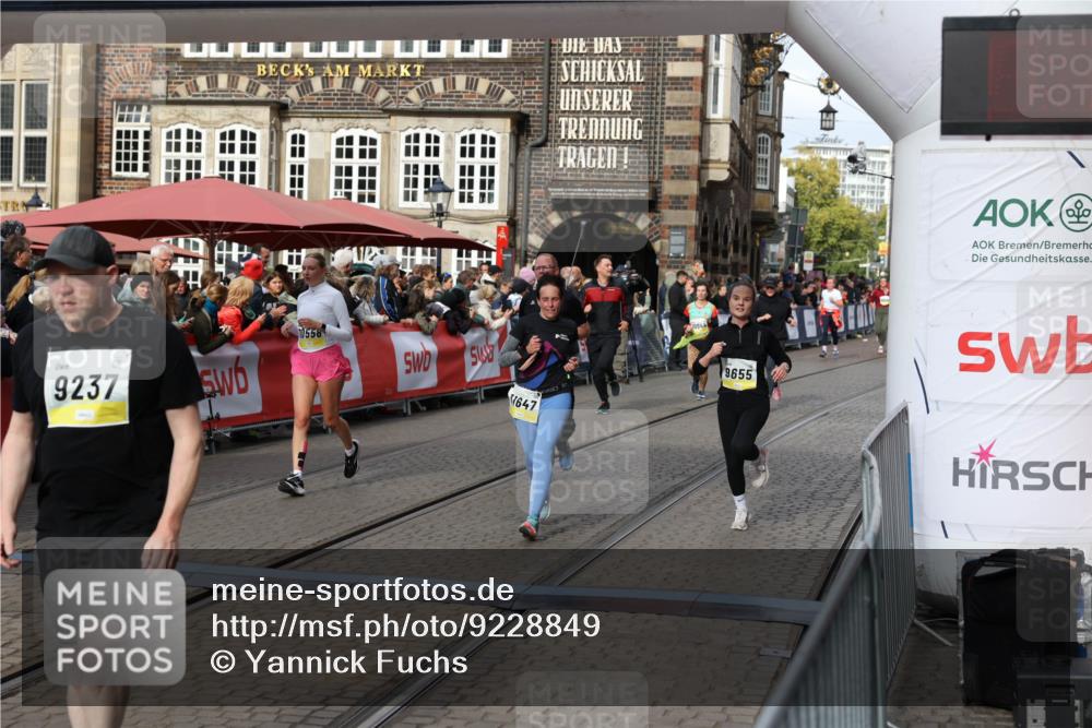 05.10.2025 - 20. swb-Marathon Bremen Yannick Fuchs http://msf.ph/oto/9228849 05.10.2025 11:01:59 Ziel 9189, 9237, 9365, 9655, 10004, 10558, 11647 meine-sportfotos.de