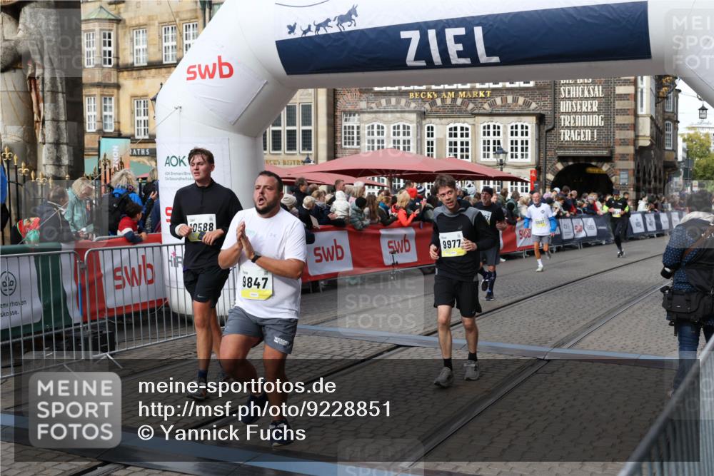 05.10.2025 - 20. swb-Marathon Bremen Yannick Fuchs http://msf.ph/oto/9228851 05.10.2025 10:59:08 Ziel 9518, 9542, 9601, 9847, 9977, 10357, 10588, 10607, 11612 meine-sportfotos.de