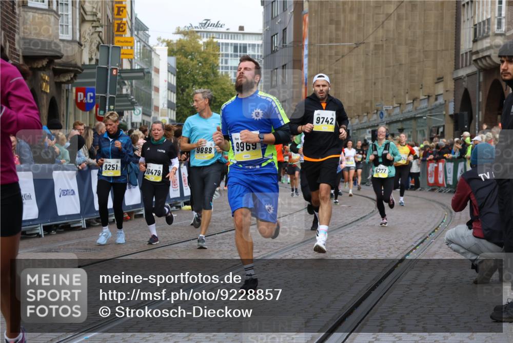 05.10.2025 - 20. swb-Marathon Bremen Strokosch-Dieckow http://msf.ph/oto/9228857 05.10.2025 10:50:46 Ziel 7733, 9230, 9251, 9277, 9658, 9715, 9742, 9832, 9888, 9966, 9969, 9975, 10043, 10224, 10279, 10479, 10689, 11220, 11451, 11543, 11661 meine-sportfotos.de