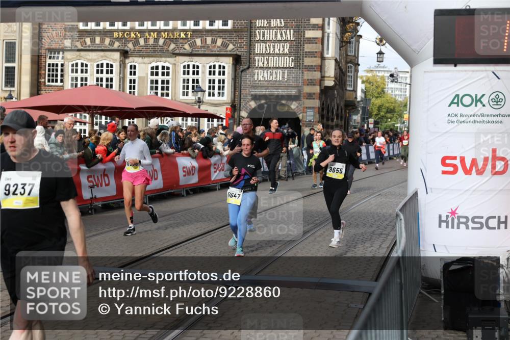 05.10.2025 - 20. swb-Marathon Bremen Yannick Fuchs http://msf.ph/oto/9228860 05.10.2025 11:02:00 Ziel 9237, 9365, 9655, 10004, 10558, 10837, 11415, 11647 meine-sportfotos.de