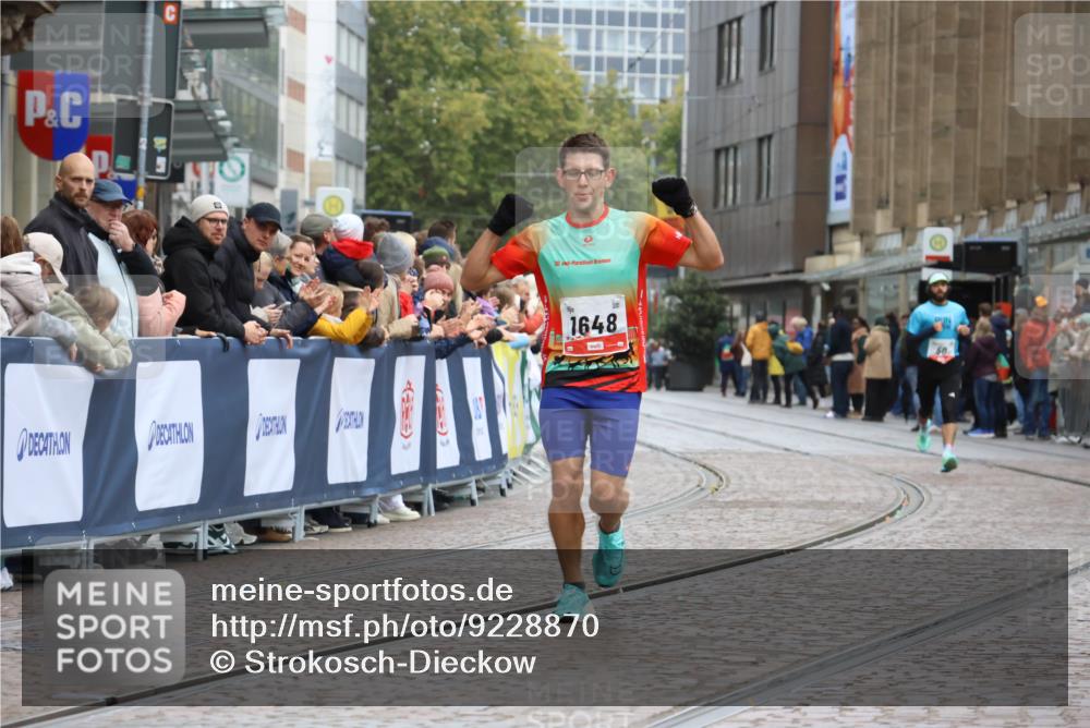 05.10.2025 - 20. swb-Marathon Bremen Strokosch-Dieckow http://msf.ph/oto/9228870 05.10.2025 12:27:08 Ziel 1648 meine-sportfotos.de
