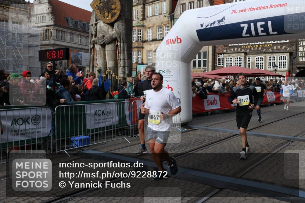 05.10.2025 - 20. swb-Marathon Bremen Yannick Fuchs http://msf.ph/oto/9228872 05.10.2025 10:59:08 Ziel 9518, 9542, 9601, 9847, 9977, 10357, 10588, 10607, 11612 meine-sportfotos.de