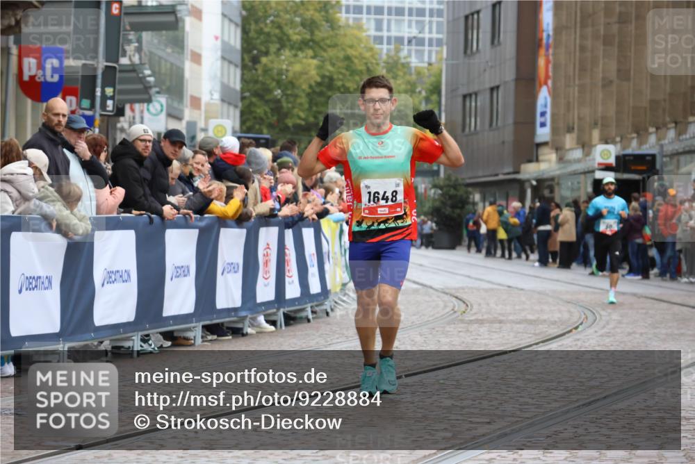 05.10.2025 - 20. swb-Marathon Bremen Strokosch-Dieckow http://msf.ph/oto/9228884 05.10.2025 12:27:08 Ziel 1648 meine-sportfotos.de