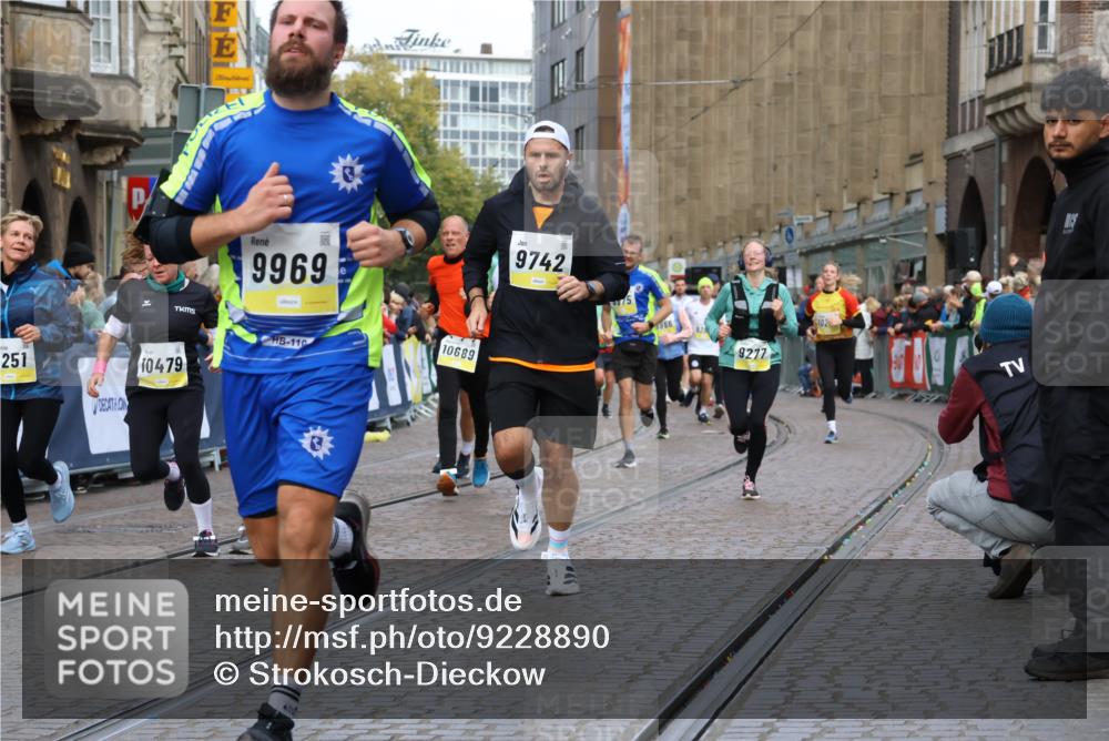 05.10.2025 - 20. swb-Marathon Bremen Strokosch-Dieckow http://msf.ph/oto/9228890 05.10.2025 10:50:47 Ziel 7733, 9230, 9251, 9277, 9399, 9658, 9715, 9742, 9832, 9888, 9966, 9969, 9975, 10043, 10224, 10279, 10479, 10689, 11220, 11311, 11543, 11661 meine-sportfotos.de