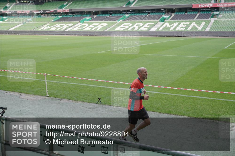 05.10.2025 - 20. swb-Marathon Bremen Michael Burmester http://msf.ph/oto/9228894 05.10.2025 10:26:59 Laufen im Stadion 28, 9009, 9202, 9270, 9285, 9290, 9351, 9362, 9396, 9400, 9411, 9500, 9545, 9590, 9678, 9709, 9711, 9876, 9878, 9885, 9897, 9921, 9960, 9961, 10045, 10053, 10090, 10091, 10092, 10277, 10351, 10411, 10431, 10447, 10568, 10633, 10634, 10639, 10649, 10682, 10750, 10773, 10792, 10823, 10898, 10947, 11074, 11362, 11585, 11645, 11648, 11683, 11714, 11715, 8000, 9250, 9963, 10044, 10053, 10304, 10559, 10624, 10780, 10816, 10851, 11488, 11617 meine-sportfotos.de