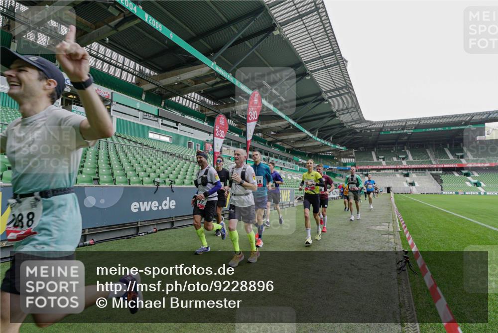 05.10.2025 - 20. swb-Marathon Bremen Michael Burmester http://msf.ph/oto/9228896 05.10.2025 12:36:54 Laufen im Stadion 140, 221, 298, 436, 508, 735, 761, 787, 933, 1088, 1231, 1245, 1418, 1443, 1567, 1616, 1633, 1801, 1849, 1901, 1907, 1912, 2135, 2186, 2268, 3198, 5536, 5625, 8099, 8883, 902, 1212, 1640, 1837, 3891, 7854 meine-sportfotos.de