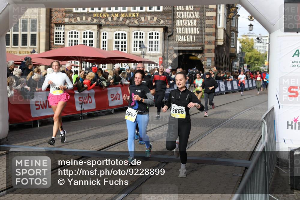 05.10.2025 - 20. swb-Marathon Bremen Yannick Fuchs http://msf.ph/oto/9228899 05.10.2025 11:02:01 Ziel 9237, 9365, 9655, 10558, 10837, 11415, 11647 meine-sportfotos.de