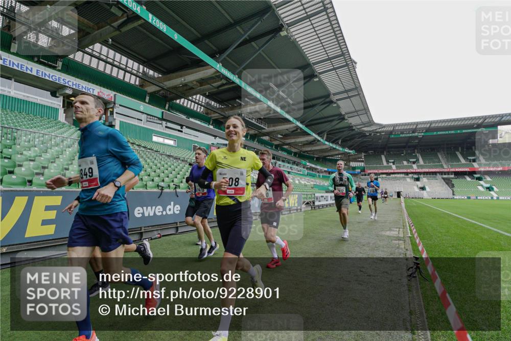 05.10.2025 - 20. swb-Marathon Bremen Michael Burmester http://msf.ph/oto/9228901 05.10.2025 12:36:55 Laufen im Stadion 140, 221, 298, 436, 508, 735, 761, 787, 933, 1088, 1231, 1245, 1418, 1443, 1567, 1616, 1633, 1801, 1849, 1901, 1907, 1912, 2135, 2186, 2268, 3198, 5536, 5625, 8099, 8883, 902, 1212, 1640, 1837, 3891, 7854 meine-sportfotos.de
