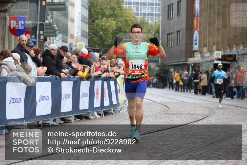 05.10.2025 - 20. swb-Marathon Bremen Strokosch-Dieckow http://msf.ph/oto/9228902 05.10.2025 12:27:08 Ziel 1648 meine-sportfotos.de
