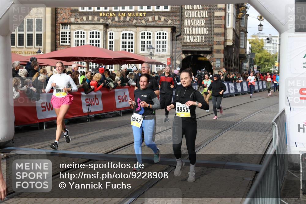 05.10.2025 - 20. swb-Marathon Bremen Yannick Fuchs http://msf.ph/oto/9228908 05.10.2025 11:02:01 Ziel 9237, 9365, 9655, 10558, 10837, 11415, 11647 meine-sportfotos.de