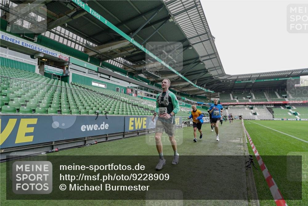 05.10.2025 - 20. swb-Marathon Bremen Michael Burmester http://msf.ph/oto/9228909 05.10.2025 12:36:57 Laufen im Stadion 140, 221, 298, 436, 508, 735, 761, 787, 933, 1088, 1231, 1245, 1418, 1443, 1567, 1616, 1633, 1801, 1849, 1901, 1907, 1912, 2135, 2186, 2268, 3198, 5536, 5625, 8099, 8883, 902, 1212, 1640, 1837, 3891, 7854 meine-sportfotos.de