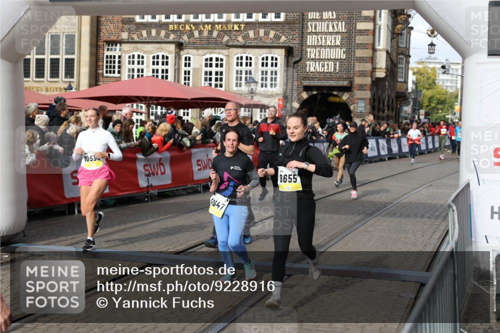 05.10.2025 - 20. swb-Marathon Bremen Yannick Fuchs http://msf.ph/oto/9228916 05.10.2025 11:02:01 Ziel 9237, 9365, 9655, 10558, 10837, 11415, 11647 meine-sportfotos.de