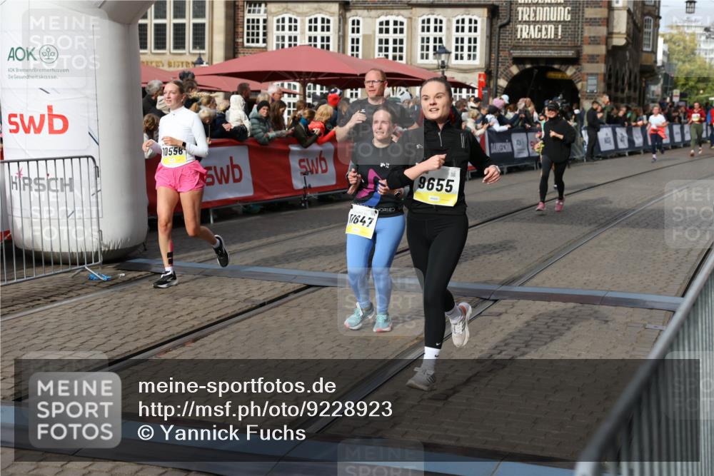 05.10.2025 - 20. swb-Marathon Bremen Yannick Fuchs http://msf.ph/oto/9228923 05.10.2025 11:02:01 Ziel 9237, 9365, 9655, 10558, 10837, 11415, 11647 meine-sportfotos.de